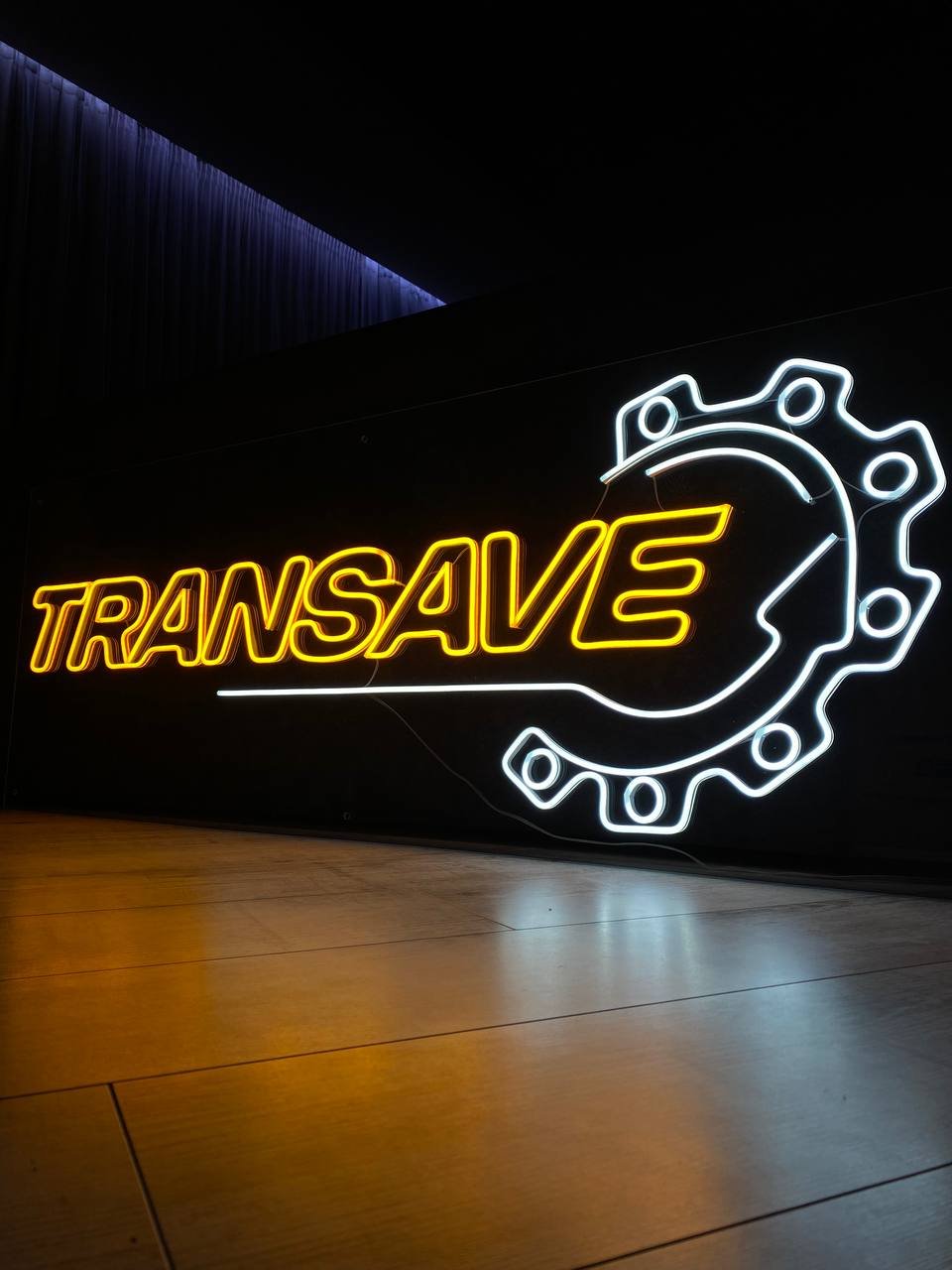 Неонова вивіска TranSave