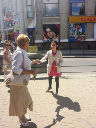 Роздача листівок