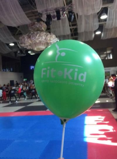 Виготовлення повітряних кульок з логотипом для FitKid