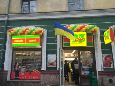 Оформлення експрес-маркету повітряними кульками 
