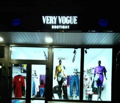 Виготовлення світлової вивіски для бутіка "VERY VOGUE"