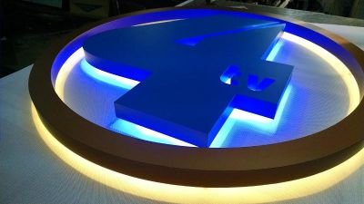 Світловий інтер'єрний логотип для телеканалу TV-4